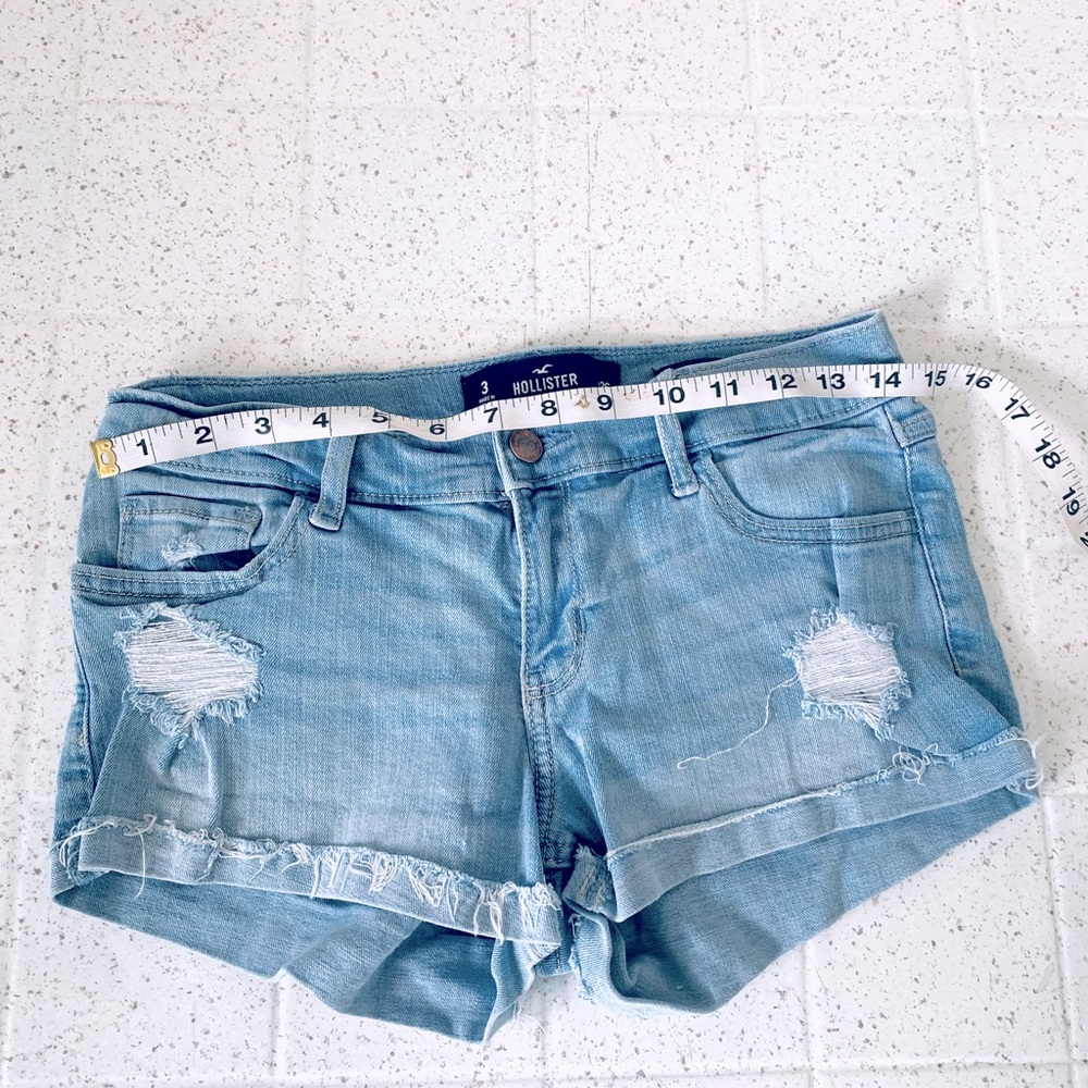 Hollister Shortie Low Rise Light Wash Frayed Cutoff Stretch Jean shorts size 3